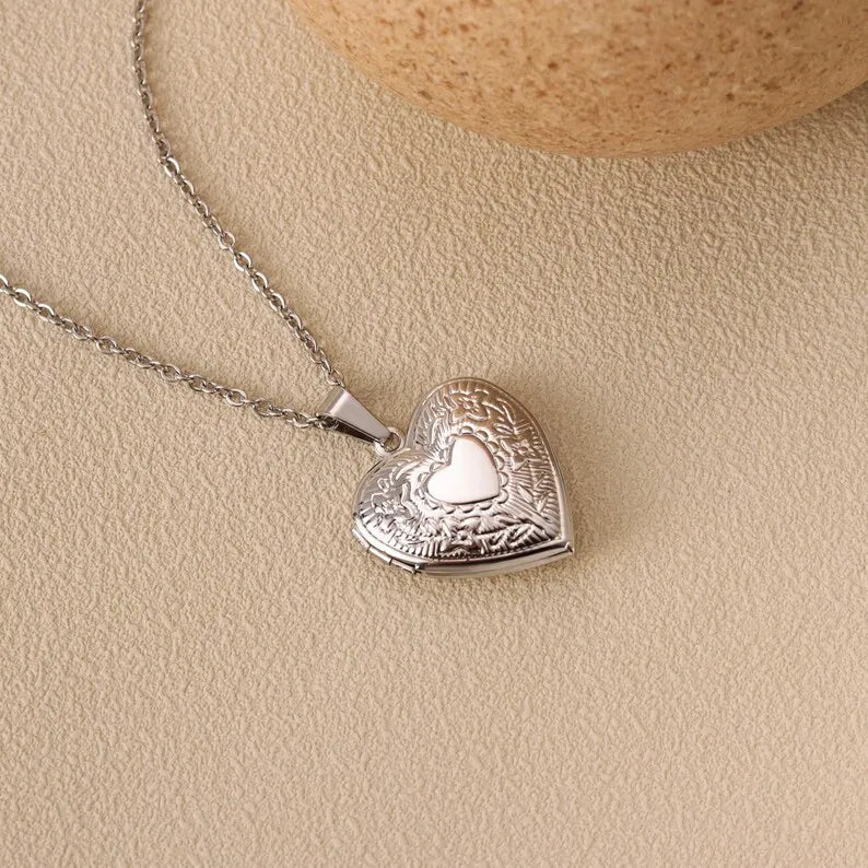 Customized 1/2 Photo Heart Locket Pendant Necklace, Fashion Women Necklace Personalized Souvenir Gifts, Mother's Day Idea Gifts